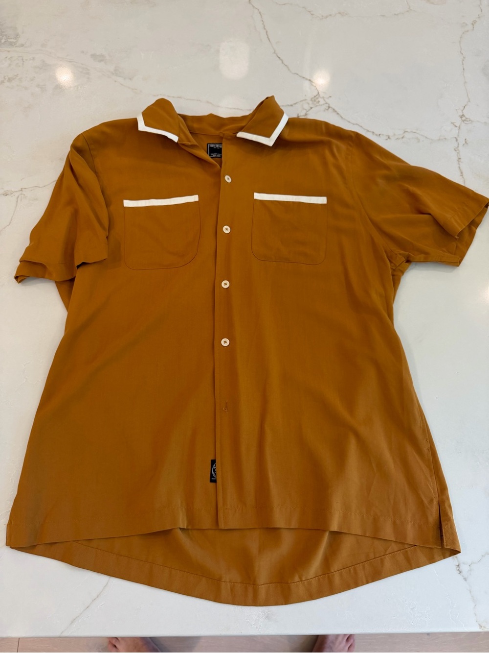 Todd Snyder Short-Sleeve Button-Down in Caramel with White Trim